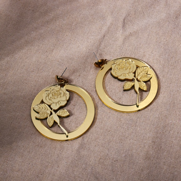 Unique Design//Roses Hoop Drop Earrings Gold - Picture 6 of 6